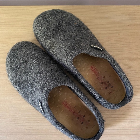 Giesswein Wool Felt Slippers - Picture 2 of 3